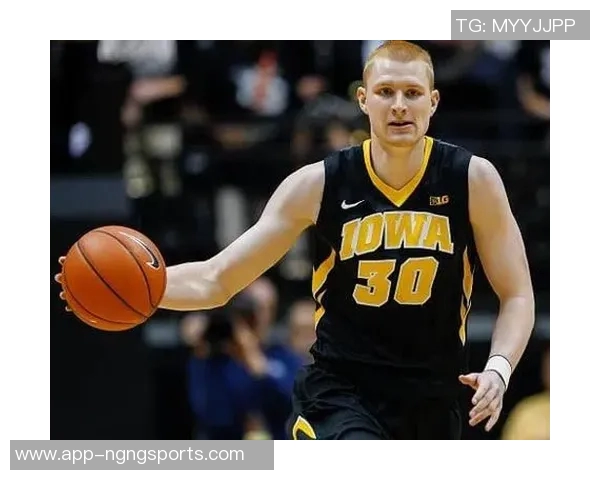 怀特分享与内线球员配合心得逐步磨合中收获乐趣与共同进步 怀特分享与内线球员配合心得逐步磨合中收获乐趣与共同进步