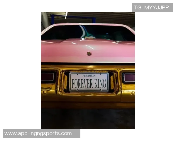 迈克米勒致敬两连冠将爱车改装为詹姆斯迈阿密配色球鞋主题款式 迈克米勒致敬两连冠将爱车改装为詹姆斯迈阿密配色球鞋主题款式