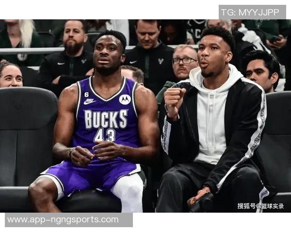 字母哥新冠康复后重返雄鹿训练营开展无对抗训练备战新赛季 字母哥新冠康复后重返雄鹿训练营开展无对抗训练备战新赛季