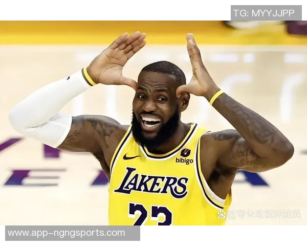 詹姆斯在大将军节目中假装受伤引发续约合同争议湖人态度成焦点 詹姆斯在大将军节目中假装受伤引发续约合同争议湖人态度成焦点