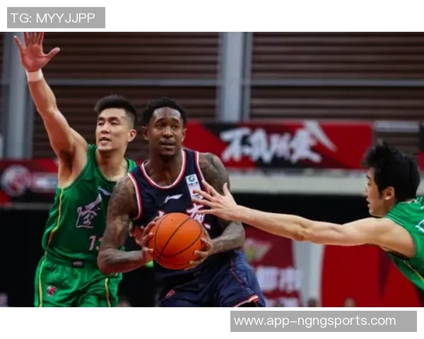 湖马对决引发争议裁判判罚尺度遭媒体质疑共66次犯规成焦点 湖马对决引发争议裁判判罚尺度遭媒体质疑共66次犯规成焦点