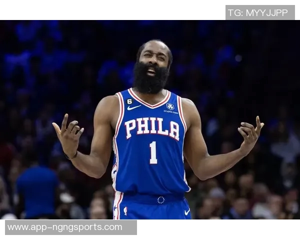 哈登半场表现低迷仅得1分却送出10次助攻展现团队精神