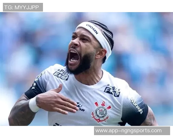 德佩替补席开怀大笑心态超好即便科林蒂安0-1落后依然乐观面对比赛