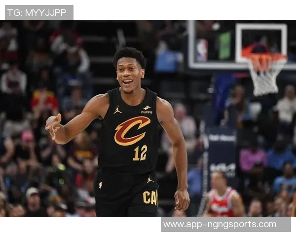 亨特半场14分钟因伤退场6投3中罚球6中5贡献14分2助希望恢复顺利