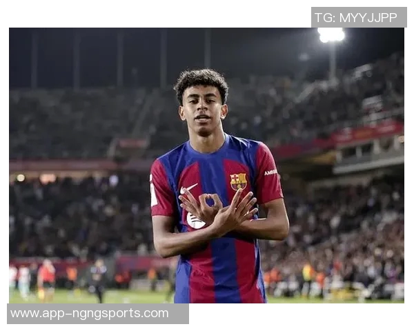 20岁杜埃荣获2025金童奖与梅西姆巴佩同列感到无比荣幸 20岁杜埃荣获2025金童奖与梅西姆巴佩同列感到无比荣幸