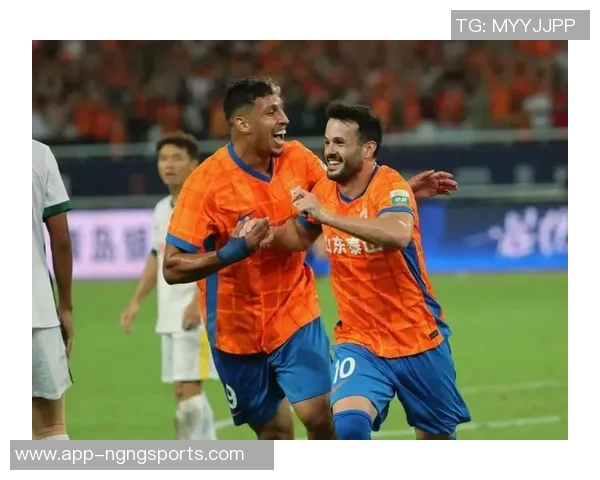 短暂休息时刻马德鲁加与克雷桑同框展现最高竞技水平